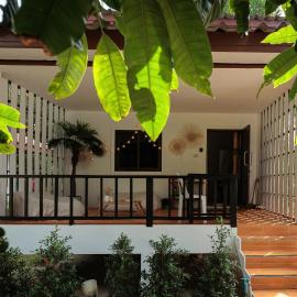 Charming House - Peaceful Garden Retreat - 2mn ZenBeach - Srithanu Center, khách sạn ở Srithanu