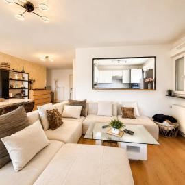 Stylish 2- Bedroom Apartment - Terrace - Free Parking -5min Basel Airport