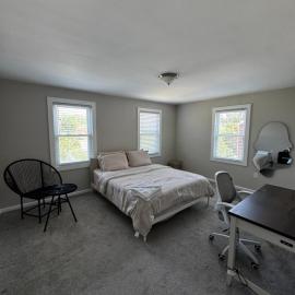 2bd house with two backyards and near metro