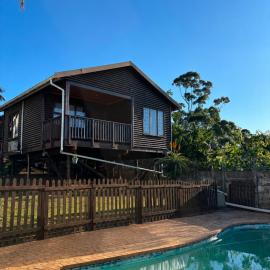 The Cottage Eplazini, hotel in Port Shepstone