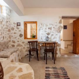 Authentic Stone House with Courtyard in Dhermi