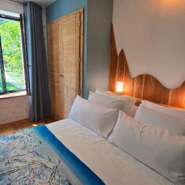 Papillon 05 - Wellness - 6 Pers - Sauna - Jacuzzi - Yoga - Petanque - Parking, hotel a Briançon
