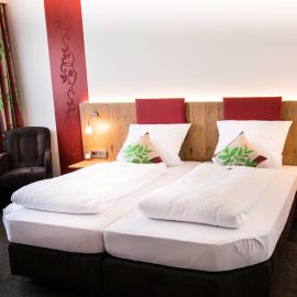 ROOM'Z zimmeraufzeit, Hotel in Forstinning