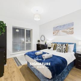Harveys Yard by Signature Stays, Hayle Luxury Beach home with Parking, Sleeps 7