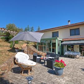 Maison de campagne dans un village de caractère, hotel a Saint-Galmier