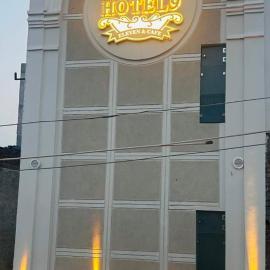 Hotel 9Eleven & Cafe，Barnāla的飯店