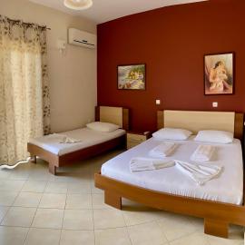 Dhimitri Rooms، فندق في Gjilek