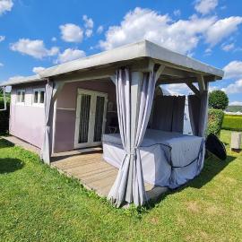 Campingplatz Jurahöhe Wohnwagen Hütte Flieder