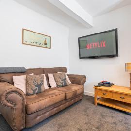 Spacious 5BR House in Staveley Wi-fi Sleeps 10