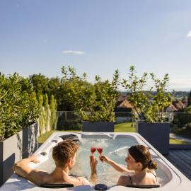 Penthouse Hügellandblick mit Whirlpool und 80 m2 Terrasse, hotel in Nestelbach bei Graz