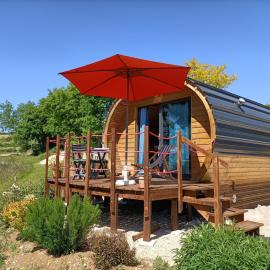Tiny house chez Manou, хотел в Castelnau-de-Mandailles