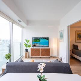 1BR Condo with City View Near CN Tower & Parking