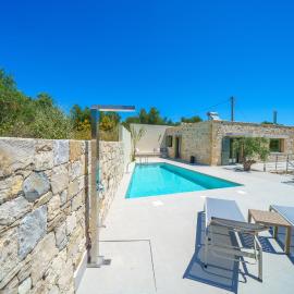 PETRONILA exclusive Living