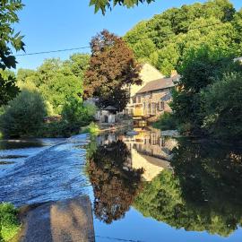 Belle maison au bord de l'eau