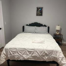 Evergreen Cozy Newly Updated Master Bedroom Private Bathroom