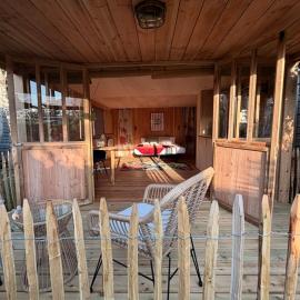 Cabane "Le nid" - Camping Les Ecureuils, hotel in Arès