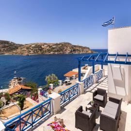 Syros Private House with superb sea view: Kinion şehrinde bir otel