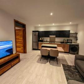 RM Westside Apartment, hotel in Case Noyale