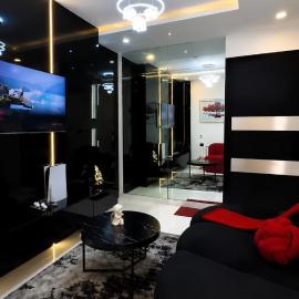 Real One Apartments, hotel in Sangotedo