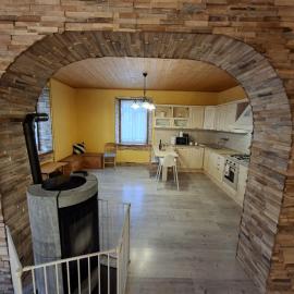 FIVE PEAKs APARTMENT, hotel a Cave del Predil