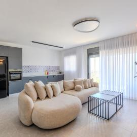 Wonderful 4BDR in the center BY MadrigalRentals, Hotel in Qiryat Ata