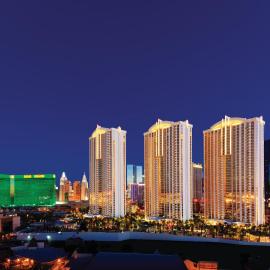 Luxury MGM Signature Suites - Strip & Mountain Views - NO Resort Fee, hotel in Las Vegas