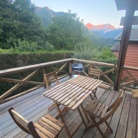 Agreable chalet vue montagne, хотел в Gère-Belesten