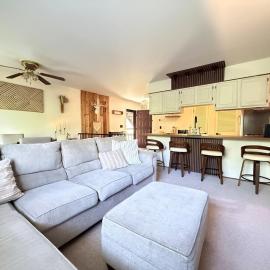 Mountain Creek Condo - Waterpark - Ski Resort、Vernon Townshipのホテル