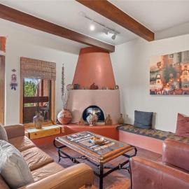 Southwest Retreat with Mountain Views!, hotel in Santa Fe