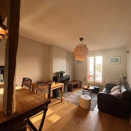 Appartement charmant Porte de Paris, hotel in Charenton-le-Pont