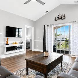 Pet-Friendly Luxury 3BR with Pool Sleeps 8 Near Beach, hotel in Myrtle Beach