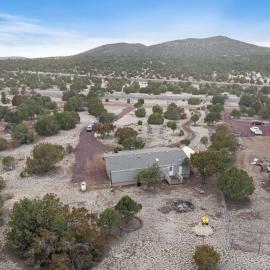 Near GC Train-1Acre-Wifi-Kitchen-King-Parking-Yard, hotel a Williams