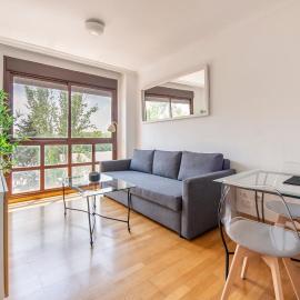 Apartamento con piscina, gym & parking Aeropuerto, IFEMA & Metropolitano by beBalmy