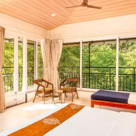 Green Nest Resorts، فندق في Malebennūr