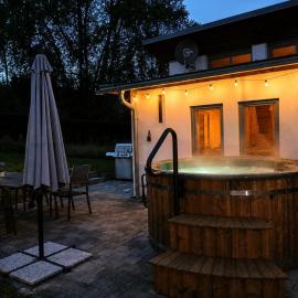 Haus im Grünen l Hot Tub l aktivCARD inklusive, hotel sa Regen