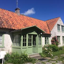 Lime stone house, walking distance to ocean &beach, hotel in Burgsvik