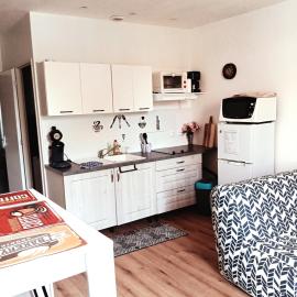 T2 Cosy, agréable fonctionnel et douillet, 1 lit 140 et un BZ , Wifi gratuit, boîte à clés, proche commerces et gare routière,