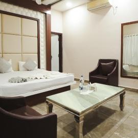 K2 Highway Treat & Resort Unit of Lyzon, hotel en Bhadaura