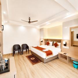 This Hotel Is A Great Place To Visit With Family G-Resort Near Marine Drive Road Puri And Sea Beach Restaurant & Swimming Pool Facilities - All Room Spacious and Fully Air Conditioned Rooms With Attached Balcony-24-Hour Room Service, hotel em Puri