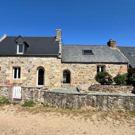 Maison en pierre avec jardin, Côte de Granit Rose
