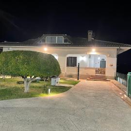Villa Lidia & Attico degli artisti, free pets , giardino recintato e attrezzato, hotel Minturnóban