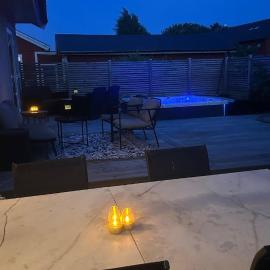Familjevilla med jacuzzi - nära strand och centrum, hotel in Falkenberg