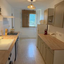 Grand Appartement Rénové avec Balcon Aubagne cassis Aix en provence Marseille, hotel a Aubagne