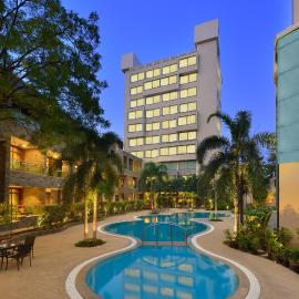 Boulevard9, Nadiad - IHCL SeleQtions، فندق في Nadiad