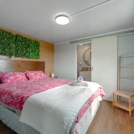 1 bedroom Cabin 5 min to Pukekohe town centre, hotel in Pukekohe East