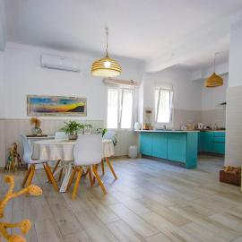Mediterranean Beach Retreat Spacious 2 Bedroom Home with Patio and Sea Views, hotel Calpéban