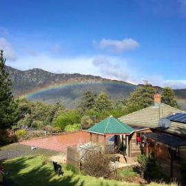 Mountain Dreaming Farm 山居, hotelli kohteessa Cethana