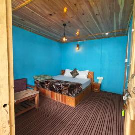 Pulga Inn, отель в городе Kalgha