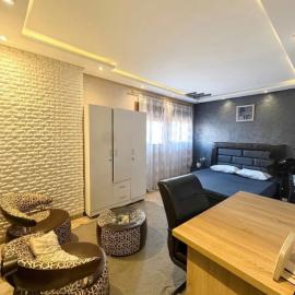 Modern 1BR Near Beach & Tram