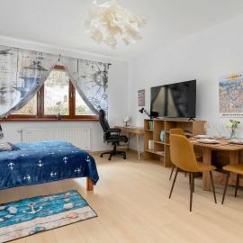 Cozy Studio with Workspace near the SKM Station by Noclegi Renters, viešbutis Gdynėje